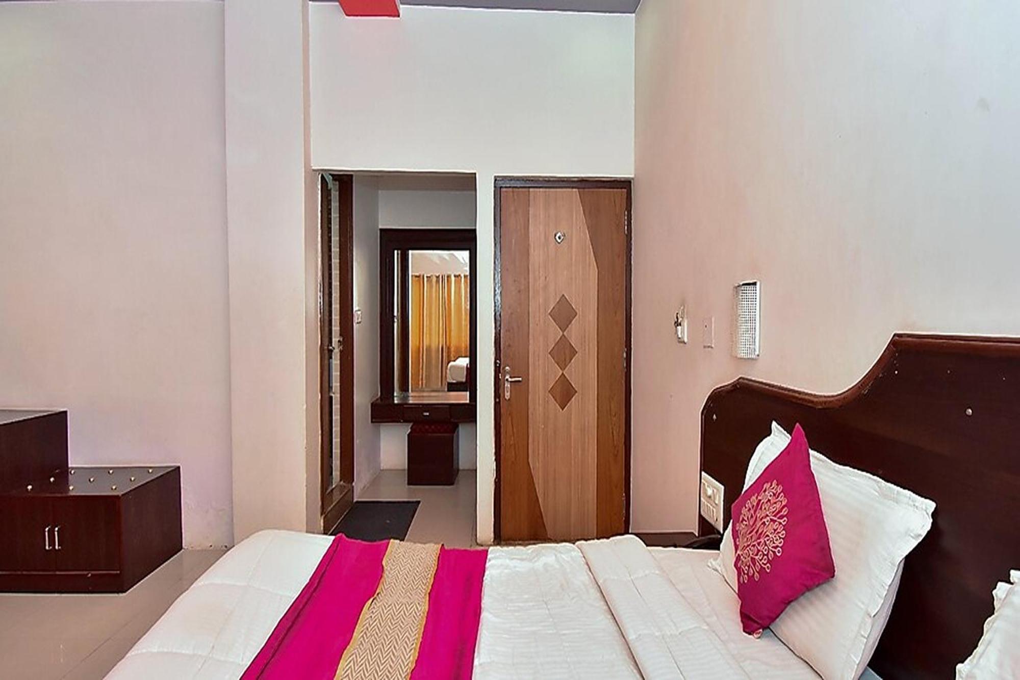 Hotel Deep Palace Near Bus Stand Udaipole Udaipur Eksteriør billede